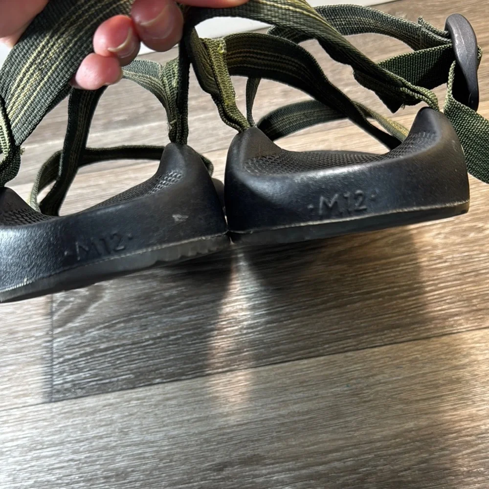Chaco Green and Black Strappy Sandals men’s size 12 (b231)